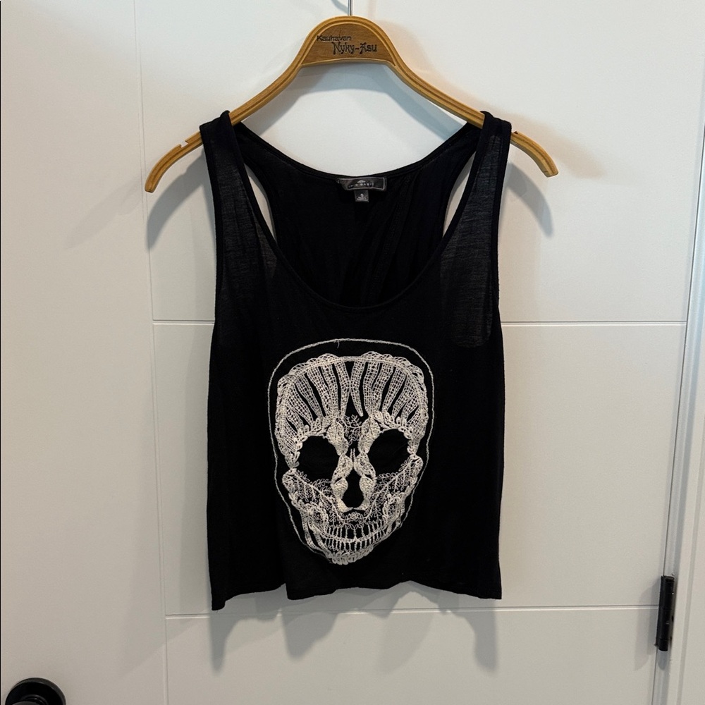 Iris Basic Black Skull Graphic Tank Top size small